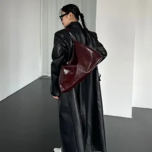 Bolso de mano Borgoña para mujer, bandolera de cuero avanzada de moda | Accesorios de moda · Omeda.es
