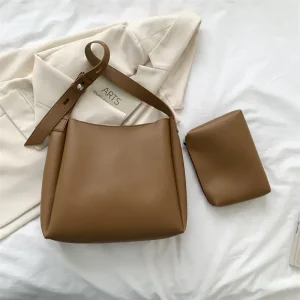 Bolso de mano de cuero de moda para mujer, tendencia 2025, bolso | Accesorios de moda · Omeda.es