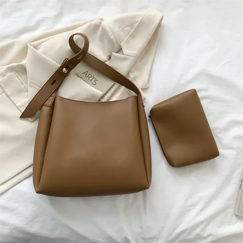 Bolso de mano de cuero de moda para mujer, tendencia 2025, bolso | Accesorios de moda · Omeda.es