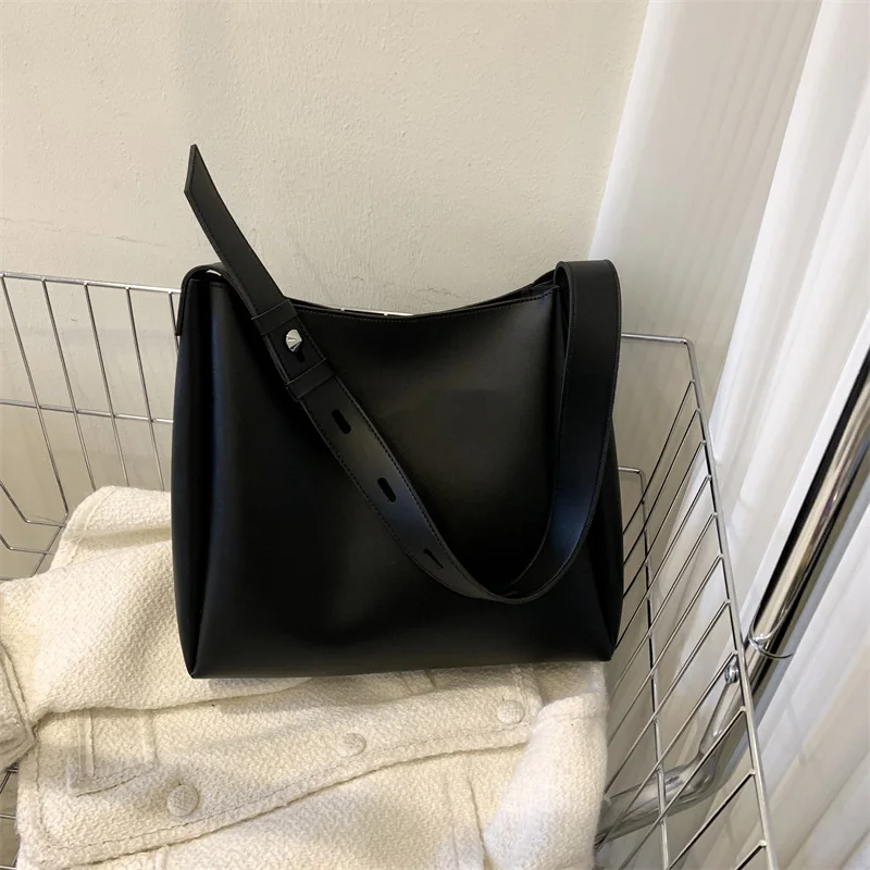 Bolso de mano de cuero de moda para mujer, tendencia 2025, bolso | Accesorios de moda · Omeda.es - Imagen 17