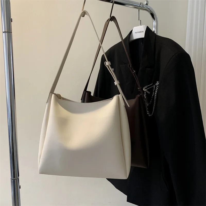 Bolso de mano de cuero de moda para mujer, tendencia 2025, bolso | Accesorios de moda · Omeda.es - Imagen 22