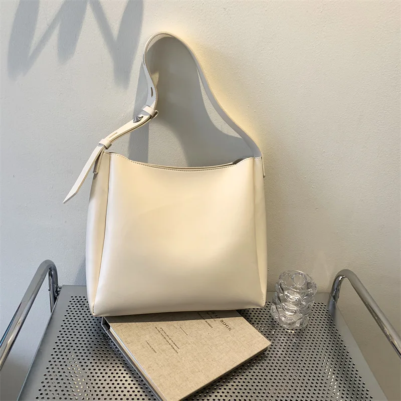 Bolso de mano de cuero de moda para mujer, tendencia 2025, bolso | Accesorios de moda · Omeda.es - Imagen 27