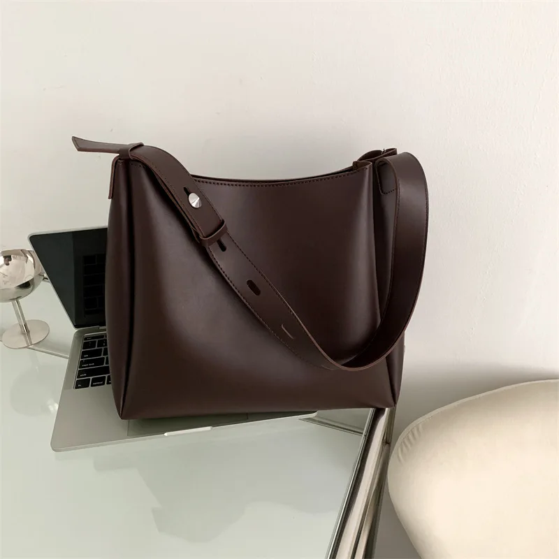 Bolso de mano de cuero de moda para mujer, tendencia 2025, bolso | Accesorios de moda · Omeda.es - Imagen 9