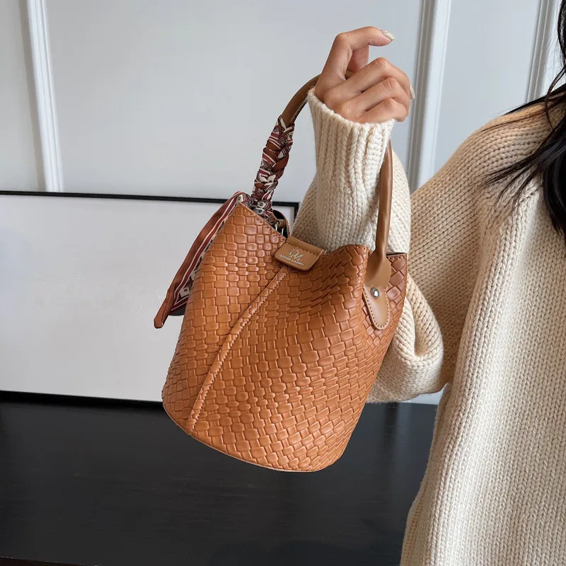 Bolso tipo cubo para mujer a la moda, elegante bolso con efecto | Accesorios de moda · Omeda.es - Imagen 2