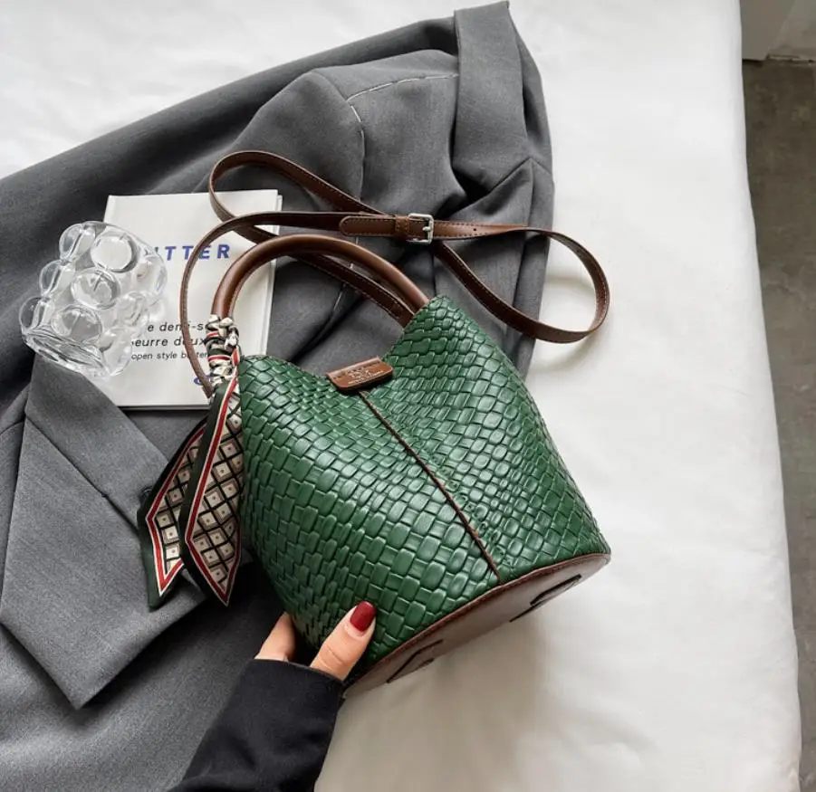 Bolso tipo cubo para mujer a la moda, elegante bolso con efecto | Accesorios de moda · Omeda.es - Imagen 20