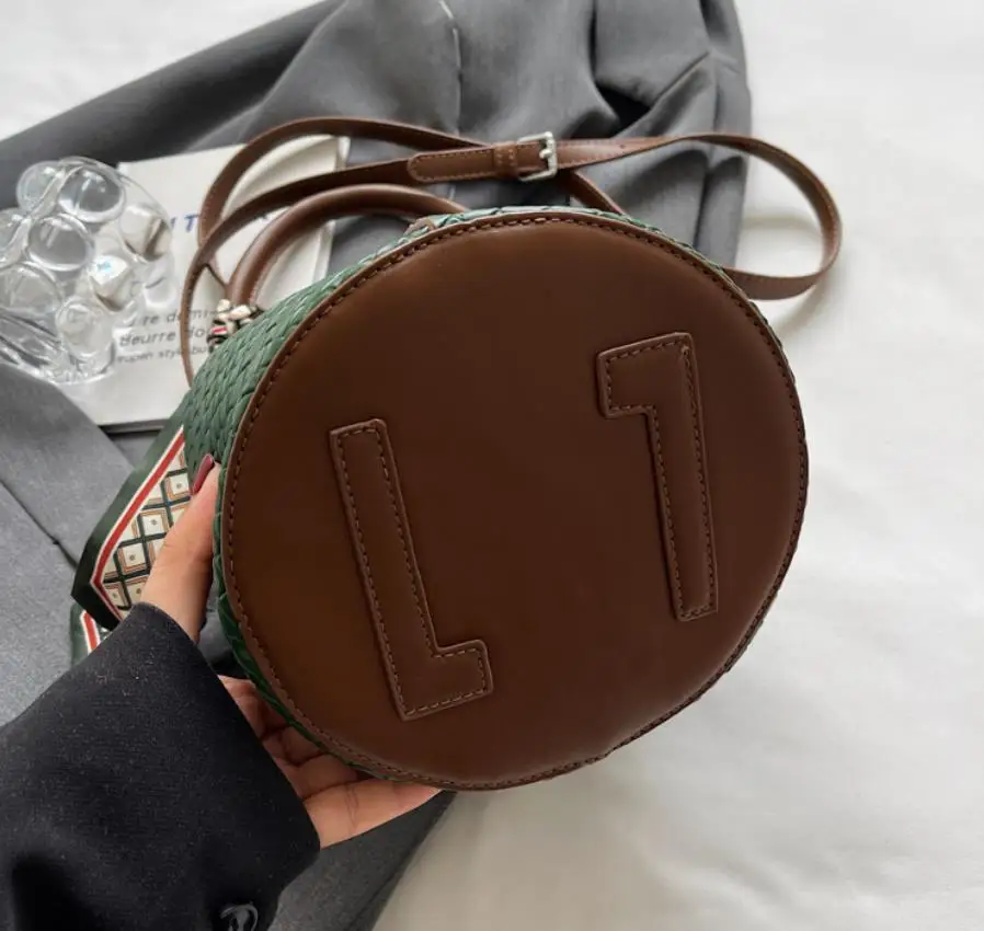 Bolso tipo cubo para mujer a la moda, elegante bolso con efecto | Accesorios de moda · Omeda.es - Imagen 21