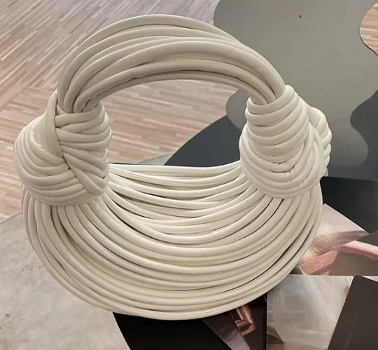 Bolsos de mano para mujer 2025, oro nuevo, marca de diseñador de | Accesorios de moda · Omeda.es