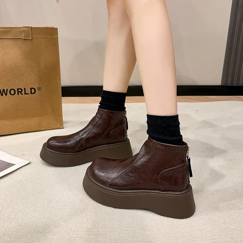 Botines de moda: cuenta con una suela antideslizante y un acogedor | Zapatos y calzado · Omeda.es - Imagen 11