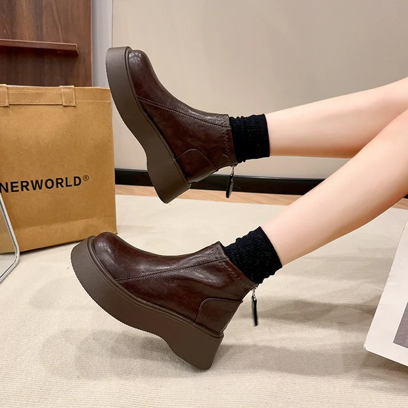 Botines de moda: cuenta con una suela antideslizante y un acogedor | Zapatos y calzado · Omeda.es - Imagen 12