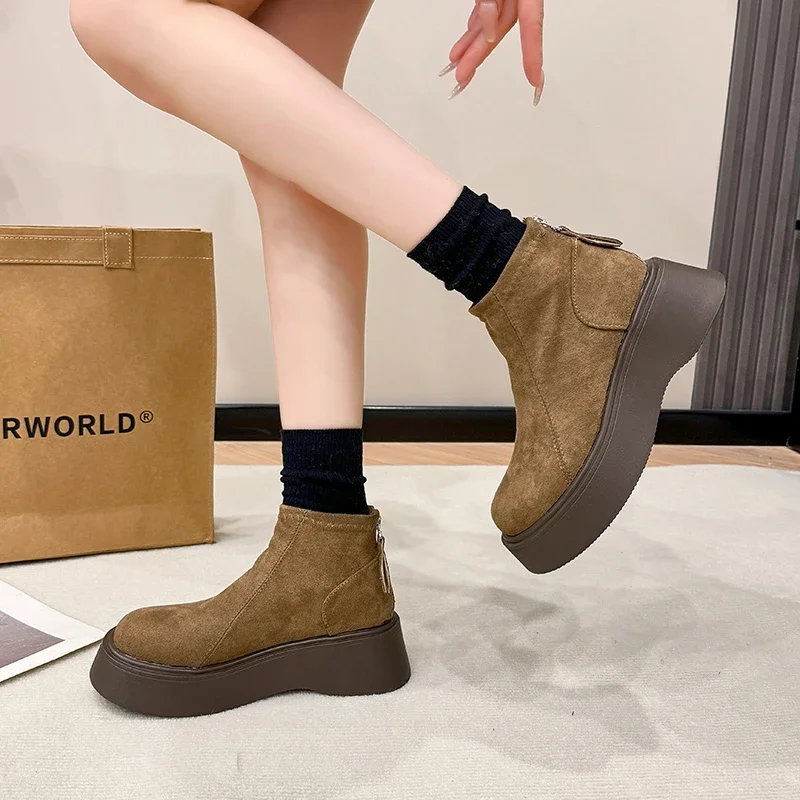 Botines de moda: cuenta con una suela antideslizante y un acogedor | Zapatos y calzado · Omeda.es - Imagen 15