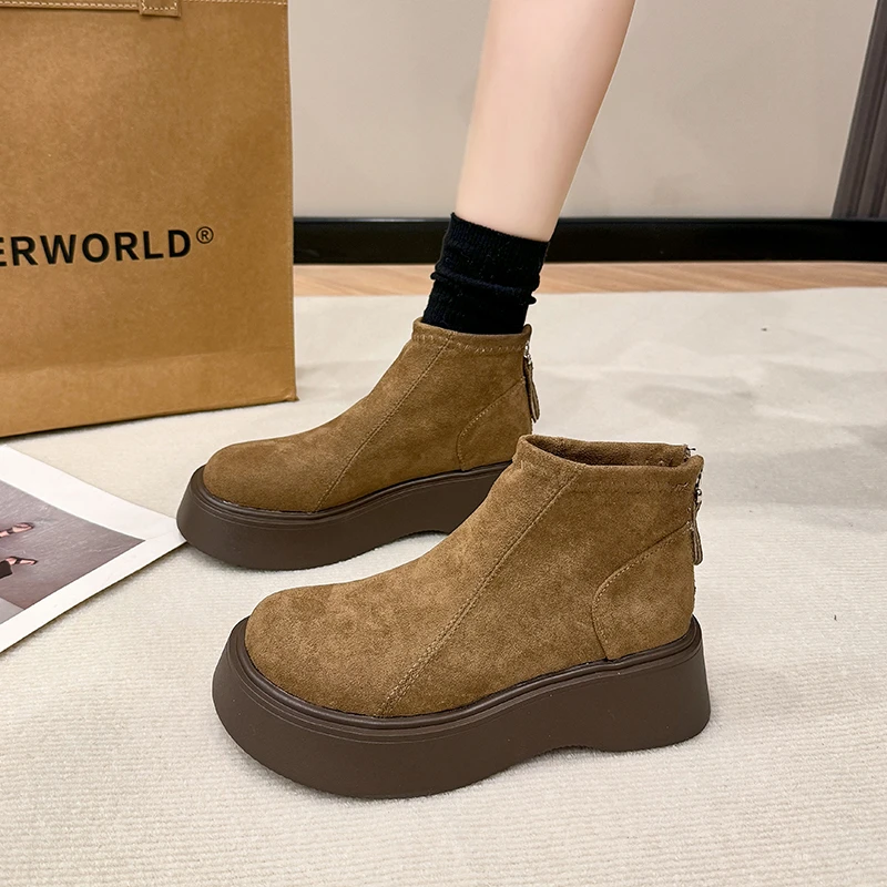 Botines de moda: cuenta con una suela antideslizante y un acogedor | Zapatos y calzado · Omeda.es - Imagen 16