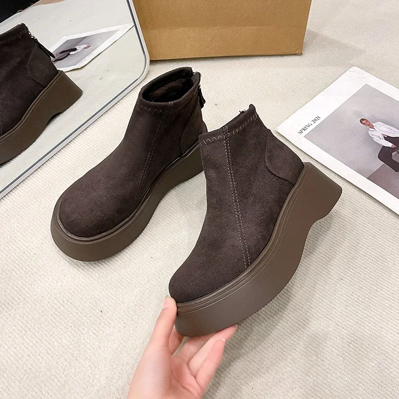 Botines de moda: cuenta con una suela antideslizante y un acogedor | Zapatos y calzado · Omeda.es - Imagen 18