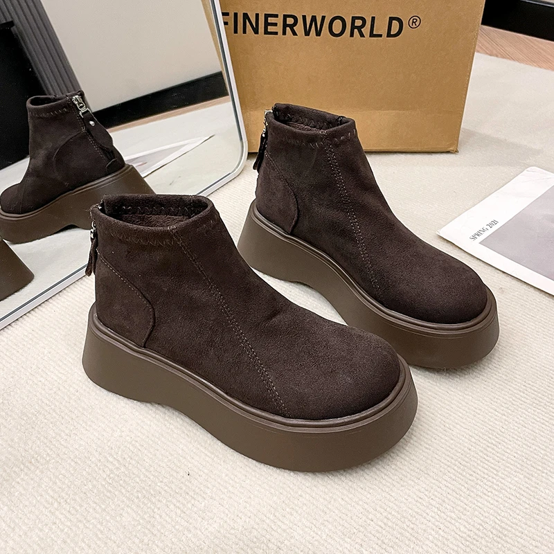 Botines de moda: cuenta con una suela antideslizante y un acogedor | Zapatos y calzado · Omeda.es - Imagen 19