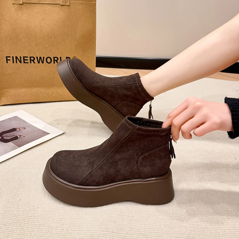 Botines de moda: cuenta con una suela antideslizante y un acogedor | Zapatos y calzado · Omeda.es - Imagen 20