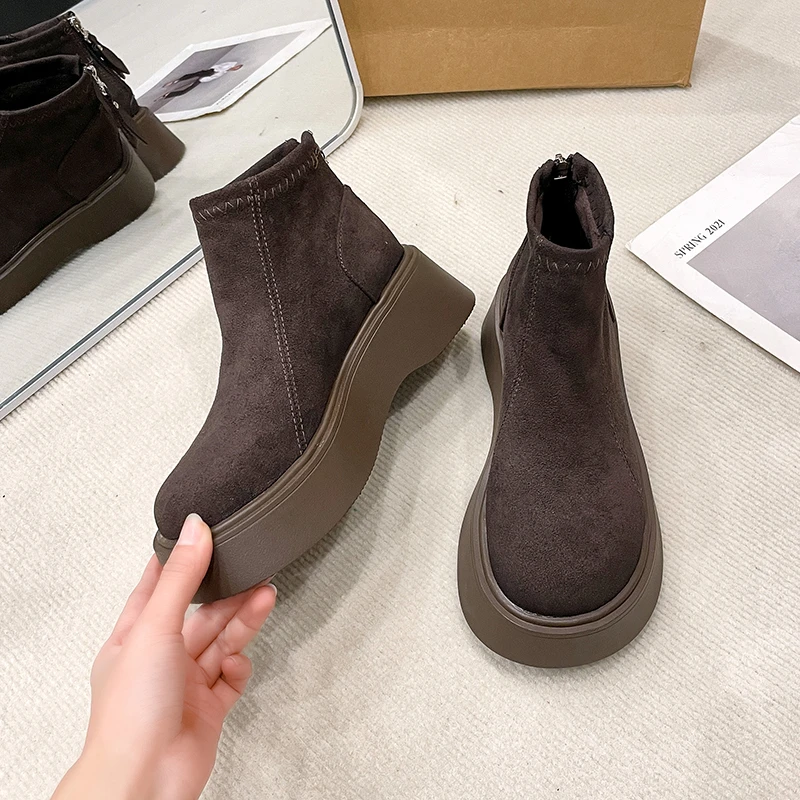 Botines de moda: cuenta con una suela antideslizante y un acogedor | Zapatos y calzado · Omeda.es - Imagen 24