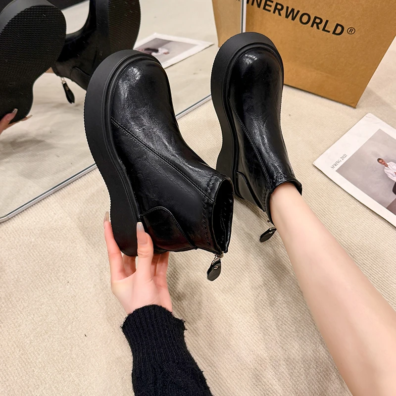 Botines de moda: cuenta con una suela antideslizante y un acogedor | Zapatos y calzado · Omeda.es - Imagen 5