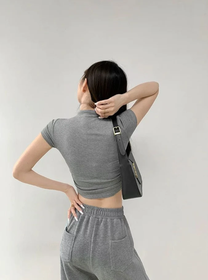 Camiseta corta ajustada con cuello alto para mujer, Tops de Color | Ropa de mujer · Omeda.es - Imagen 10