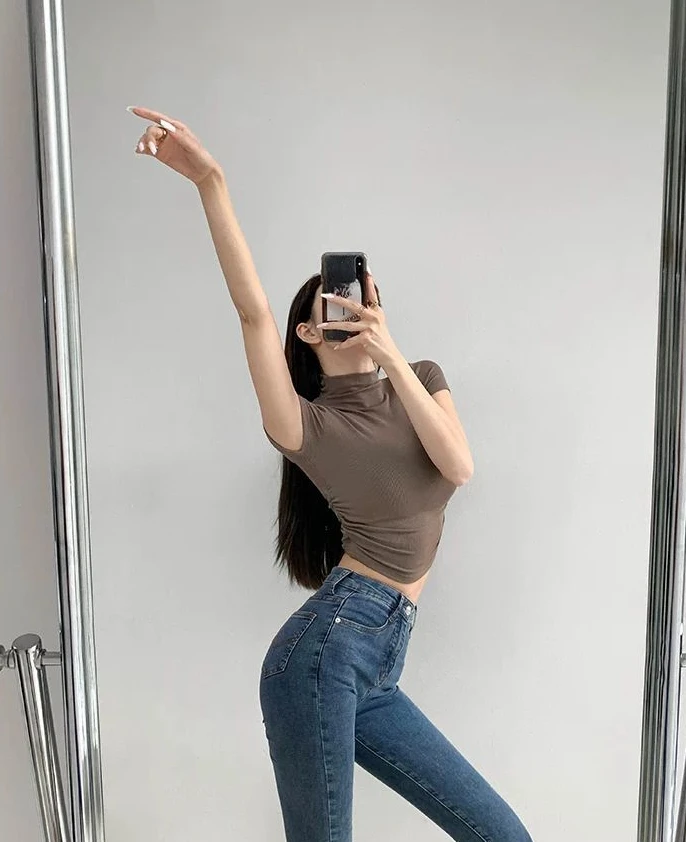 Camiseta corta ajustada con cuello alto para mujer, Tops de Color | Ropa de mujer · Omeda.es - Imagen 16