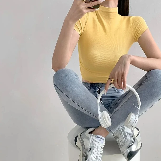 Camiseta corta ajustada con cuello alto para mujer, Tops de Color | Ropa de mujer · Omeda.es - Imagen 19