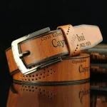 Cinturón de cuero para hombre con estampado de letras, hebilla | Accesorios de moda · Omeda.es