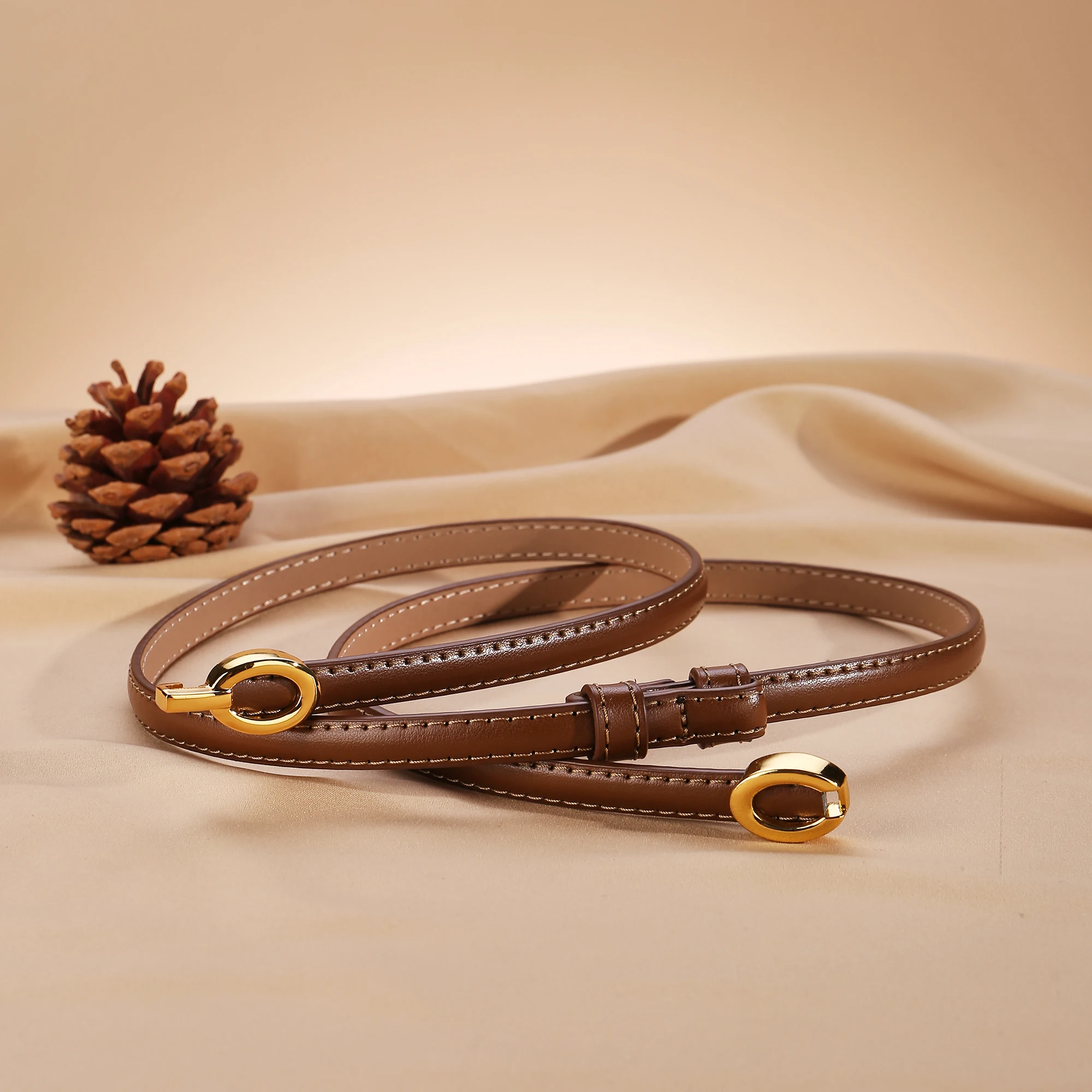 Cinturón fino de cuero genuino para mujer, accesorio minimalista y | Accesorios de moda · Omeda.es - Imagen 3