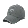 Gorra de béisbol deportiva para mujer, gorro con bordado de corazón | Accesorios de moda · Omeda.es