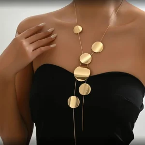 Long necklace for women girls temperament simple disc hollow | Accesorios de moda · Omeda.es