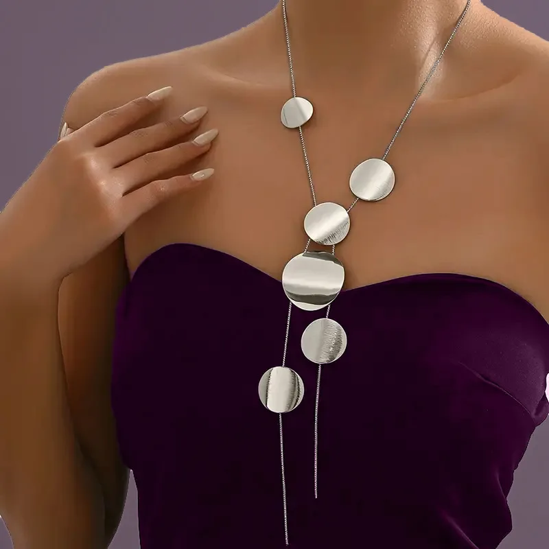 Long necklace for women girls temperament simple disc hollow | Accesorios de moda · Omeda.es - Imagen 4
