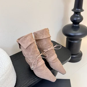 Moda 2025 Botas cómodas para mujer Botas de ante Punta puntiaguda | Zapatos y calzado · Omeda.es