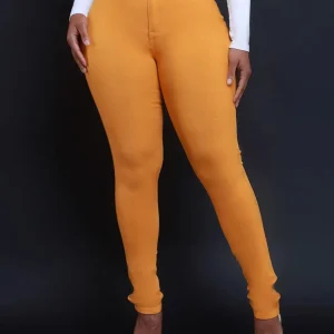 Nuevos jeans ajustados para primavera y verano. Disponible en una | Ropa de mujer · Omeda.es