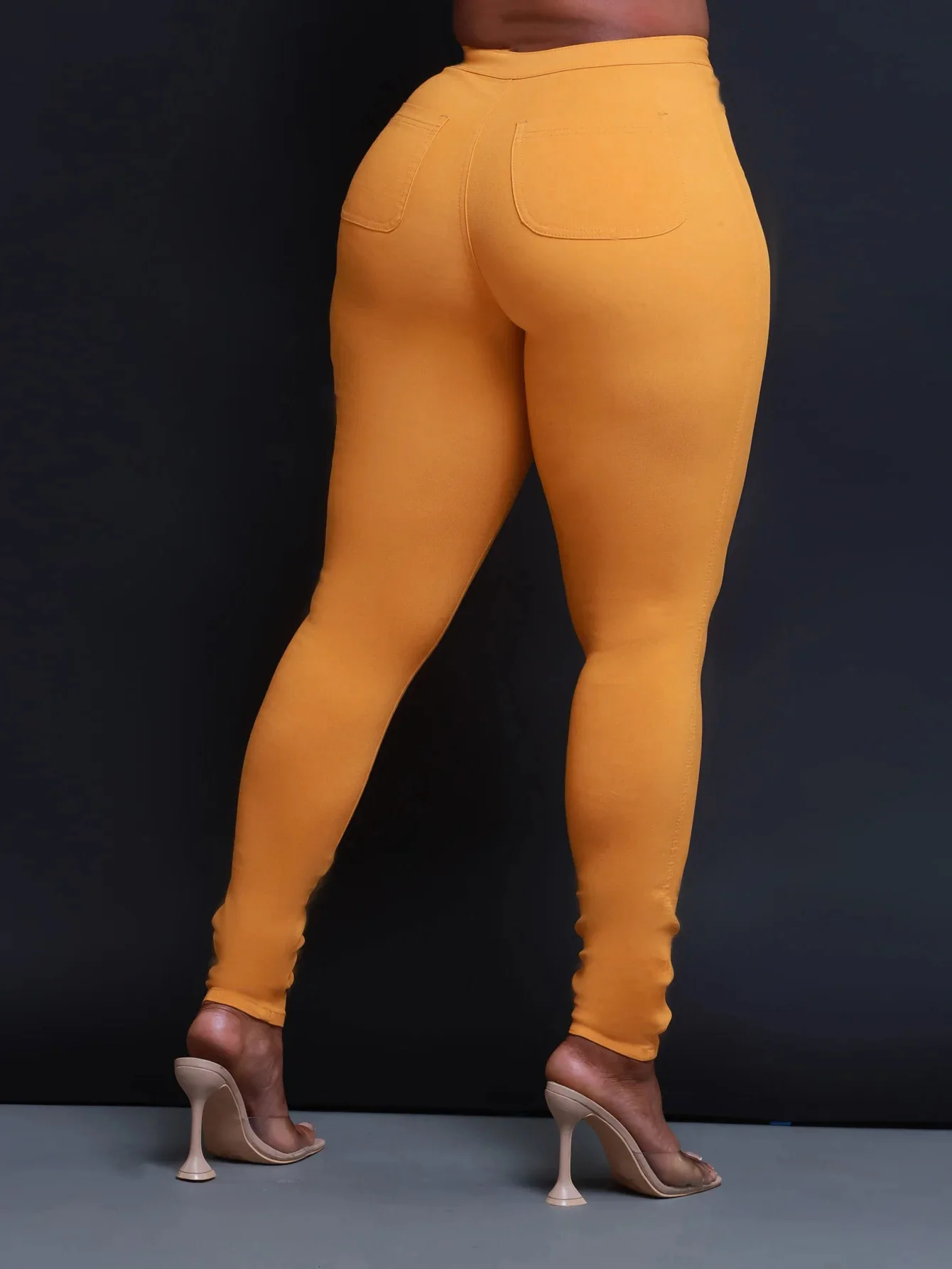 Nuevos jeans ajustados para primavera y verano. Disponible en una | Ropa de mujer · Omeda.es - Imagen 14