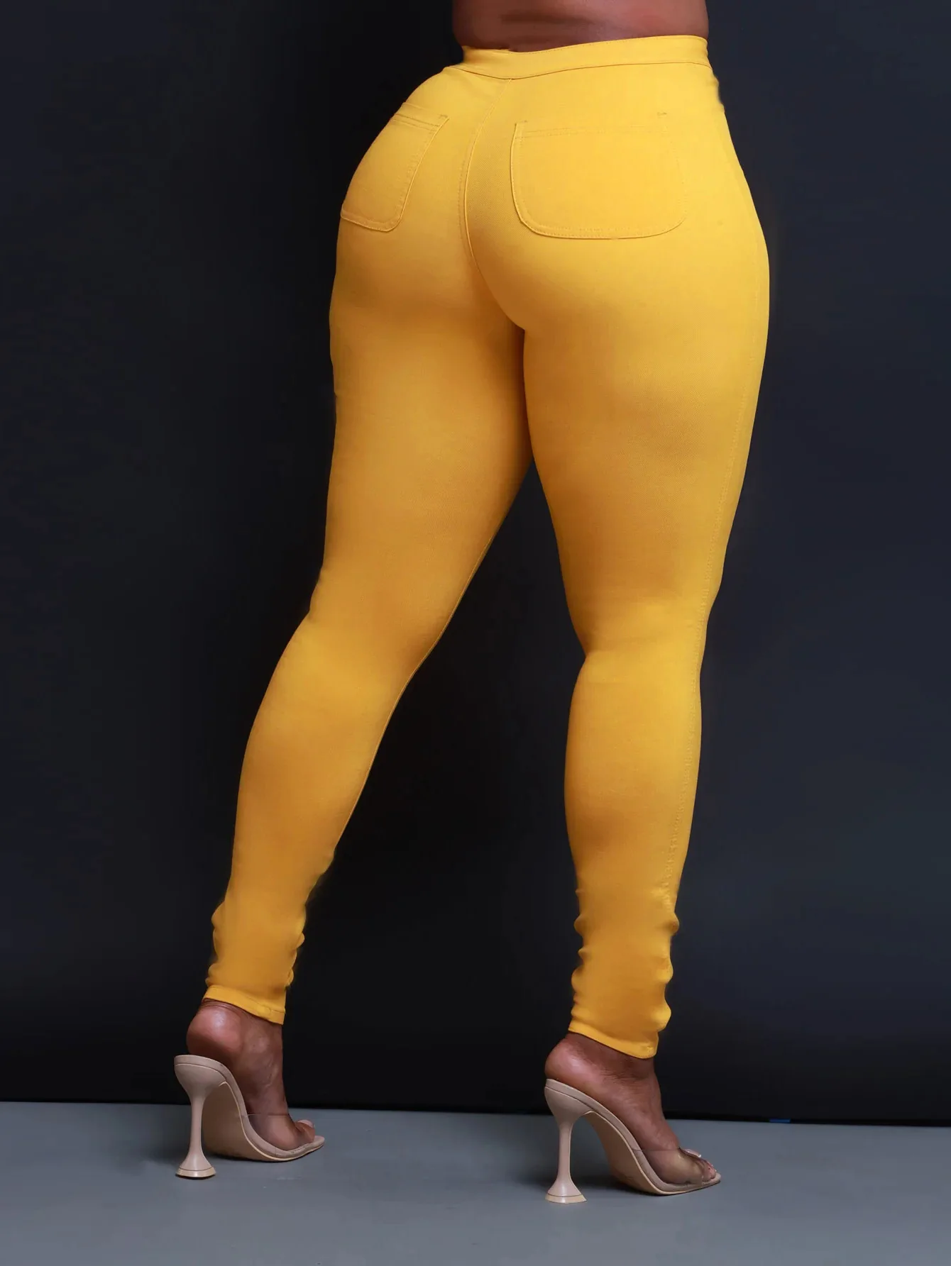 Nuevos jeans ajustados para primavera y verano. Disponible en una | Ropa de mujer · Omeda.es - Imagen 34