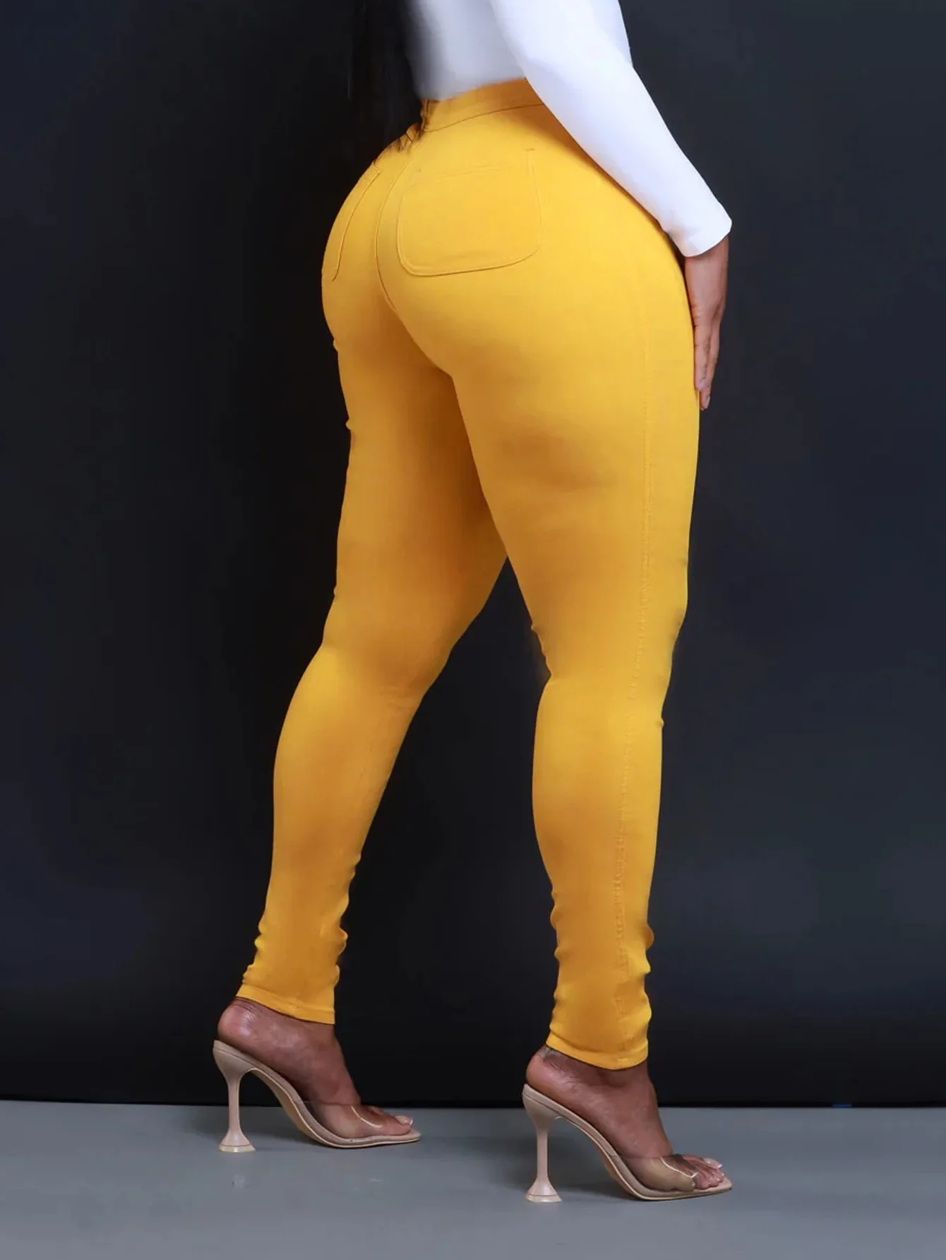 Nuevos jeans ajustados para primavera y verano. Disponible en una | Ropa de mujer · Omeda.es - Imagen 36