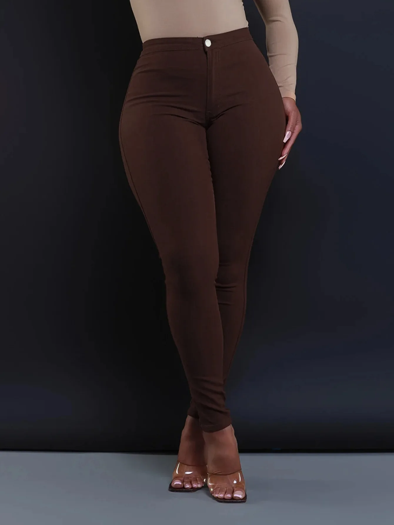 Nuevos jeans ajustados para primavera y verano. Disponible en una | Ropa de mujer · Omeda.es - Imagen 6