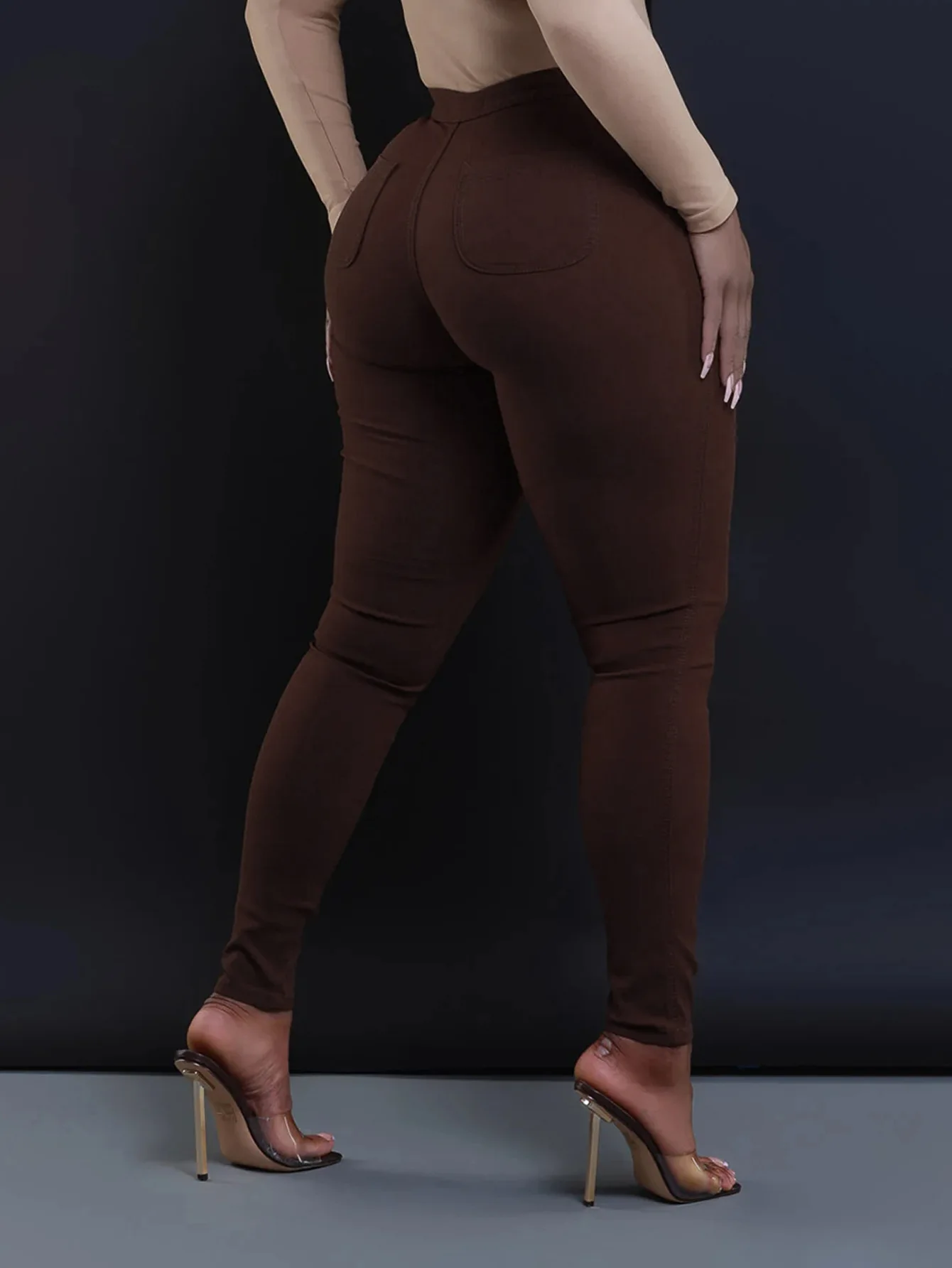 Nuevos jeans ajustados para primavera y verano. Disponible en una | Ropa de mujer · Omeda.es - Imagen 8