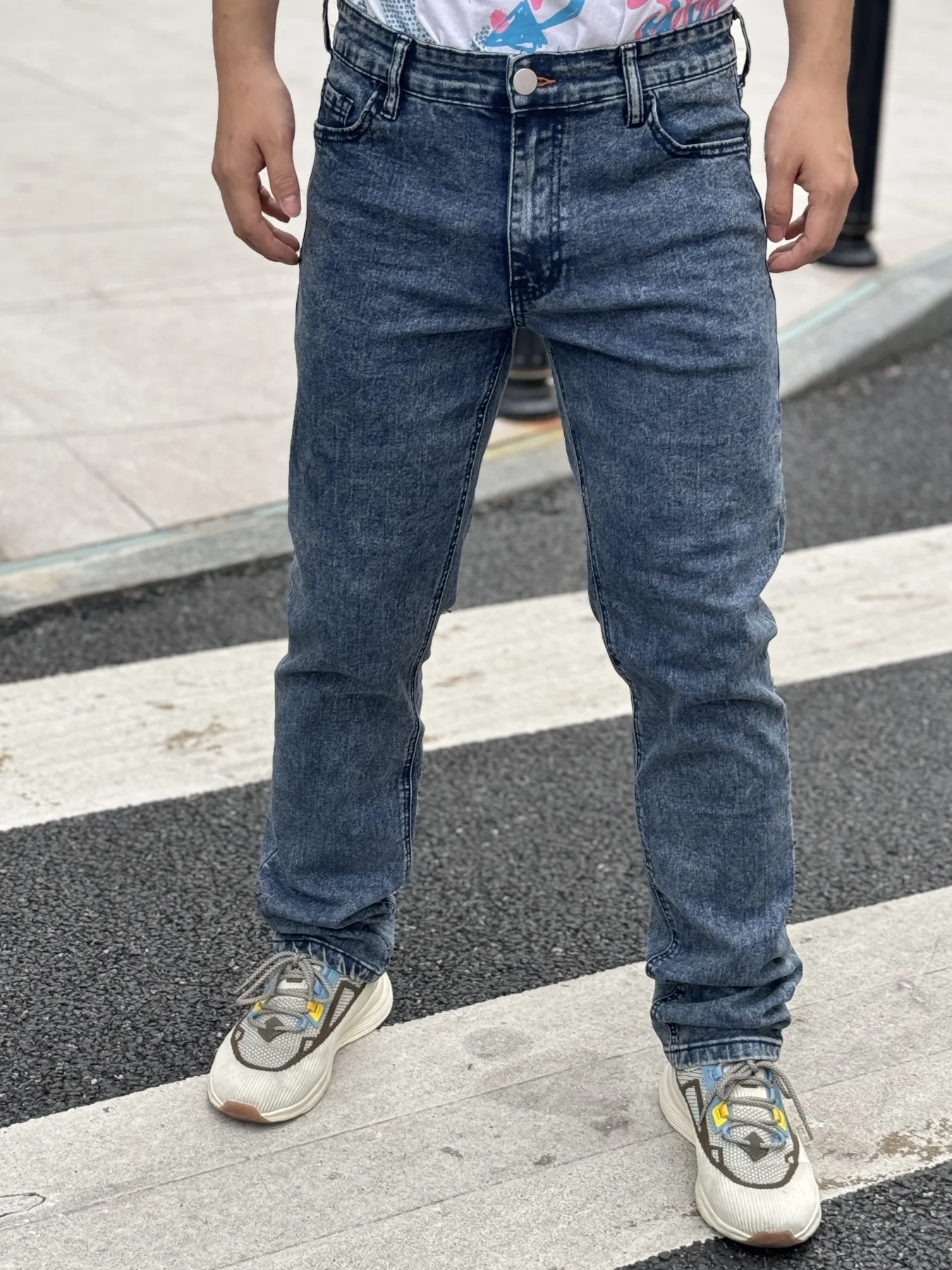 Pantalones vaqueros clásicos para hombre, lavado claro, efecto | Ropa de hombre · Omeda.es - Imagen 3