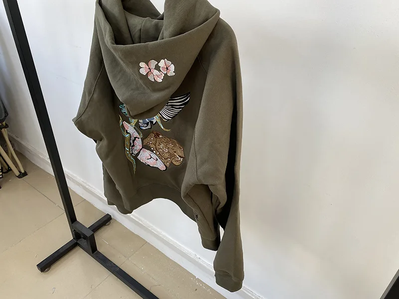 Sudadera con capucha bordada para mujer, ropa de calle verde de | Ropa de mujer · Omeda.es - Imagen 4