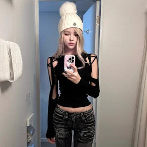 Tops cortos para mujer, Camisetas negras de manga larga con cuello | Ropa de mujer · Omeda.es